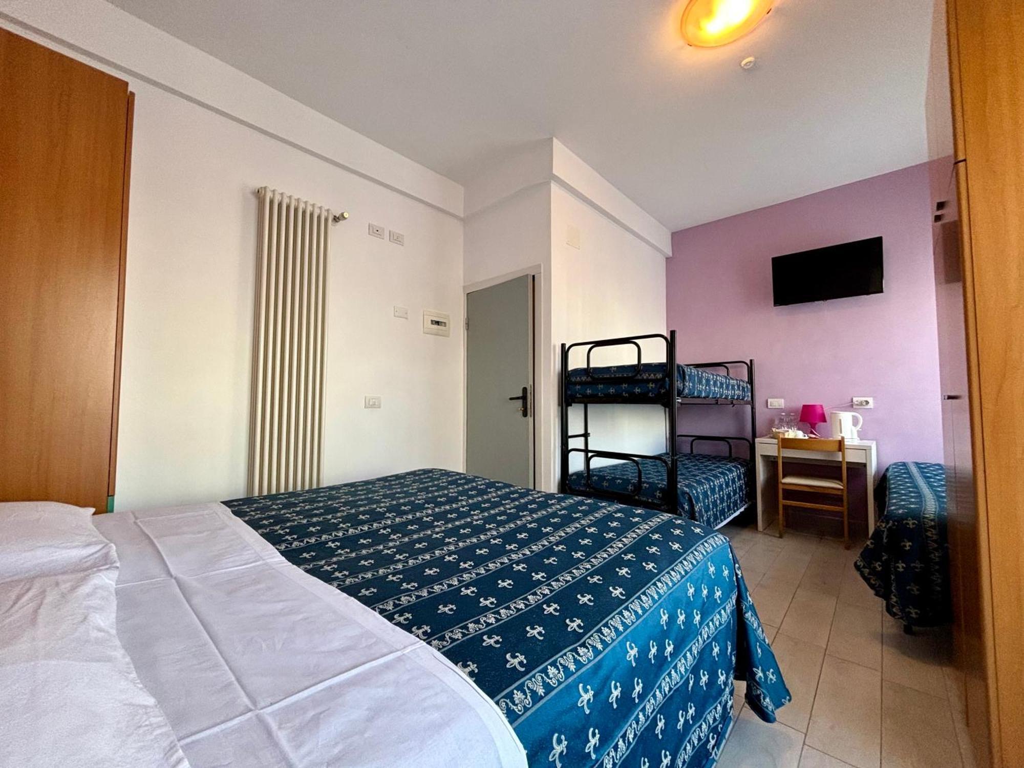 Hotel Iride Suite & Breakfast- Ideale Per Famiglie E Coppie Riccione Exterior foto