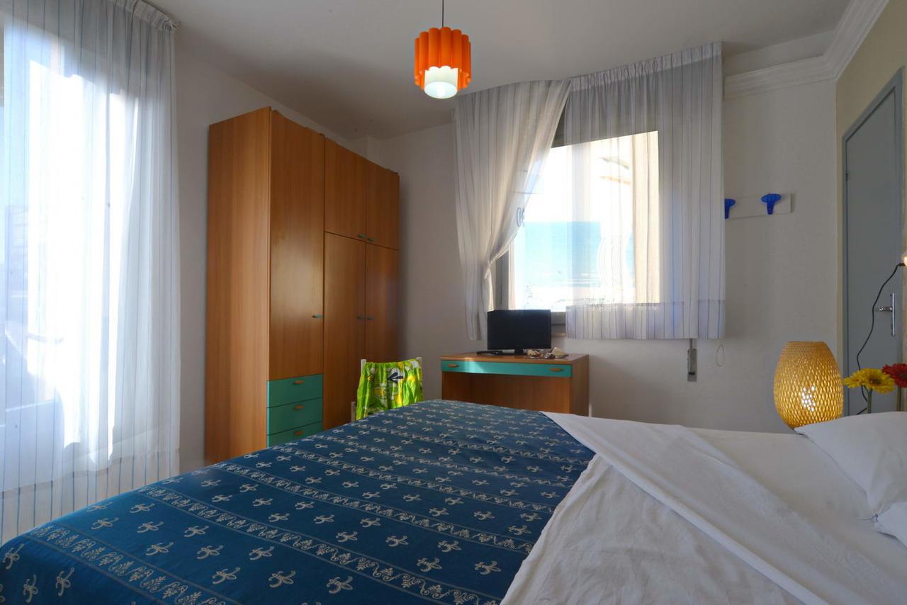 Hotel Iride Suite & Breakfast- Ideale Per Famiglie E Coppie Riccione Exterior foto